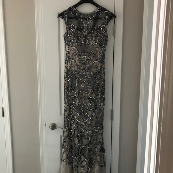 BEAUTIFUL JOVANI GOWN !!!! PRICE JUST LOWERED - Picture 3 of 6